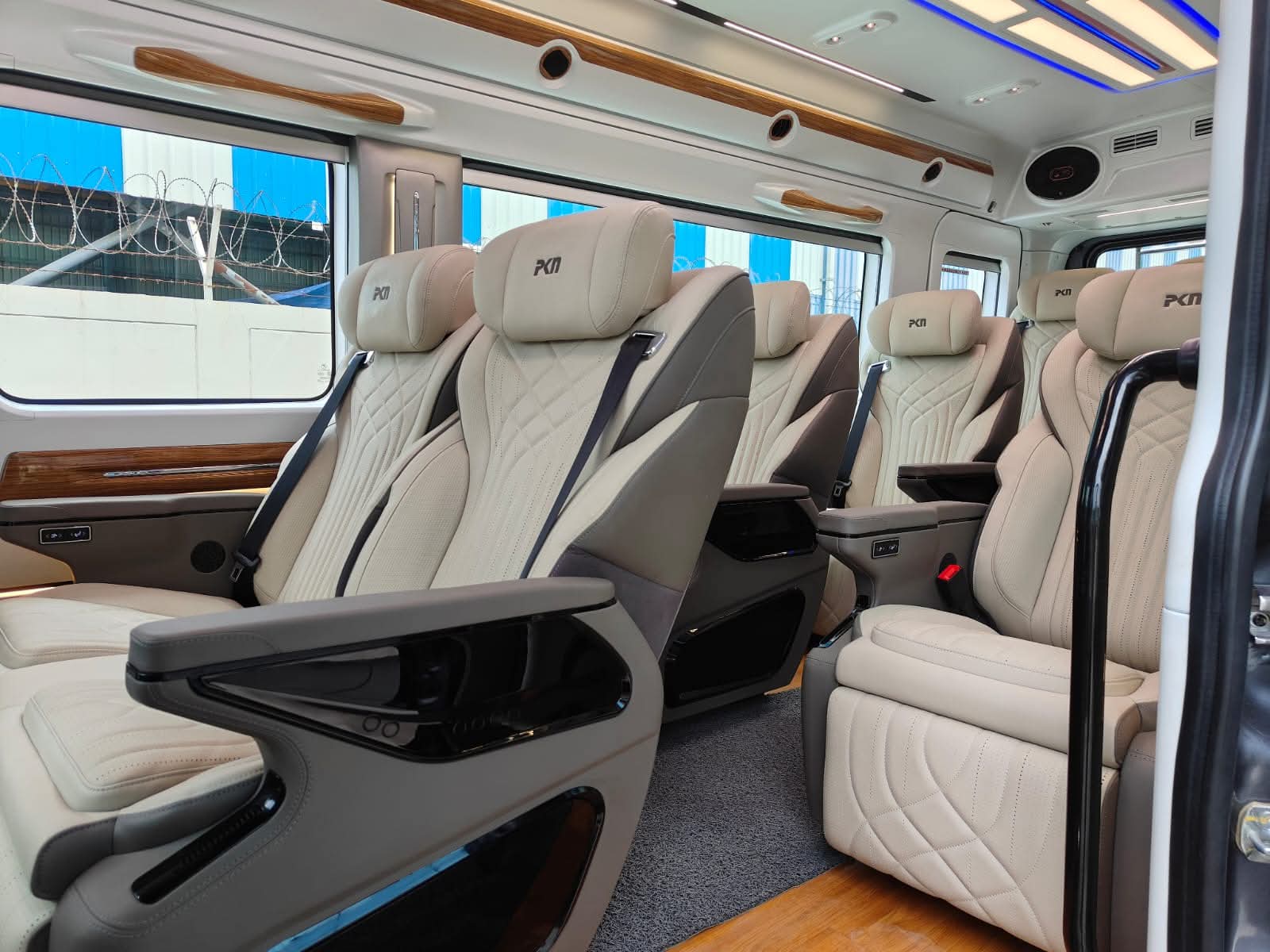 9 Seater Tempo Traveller